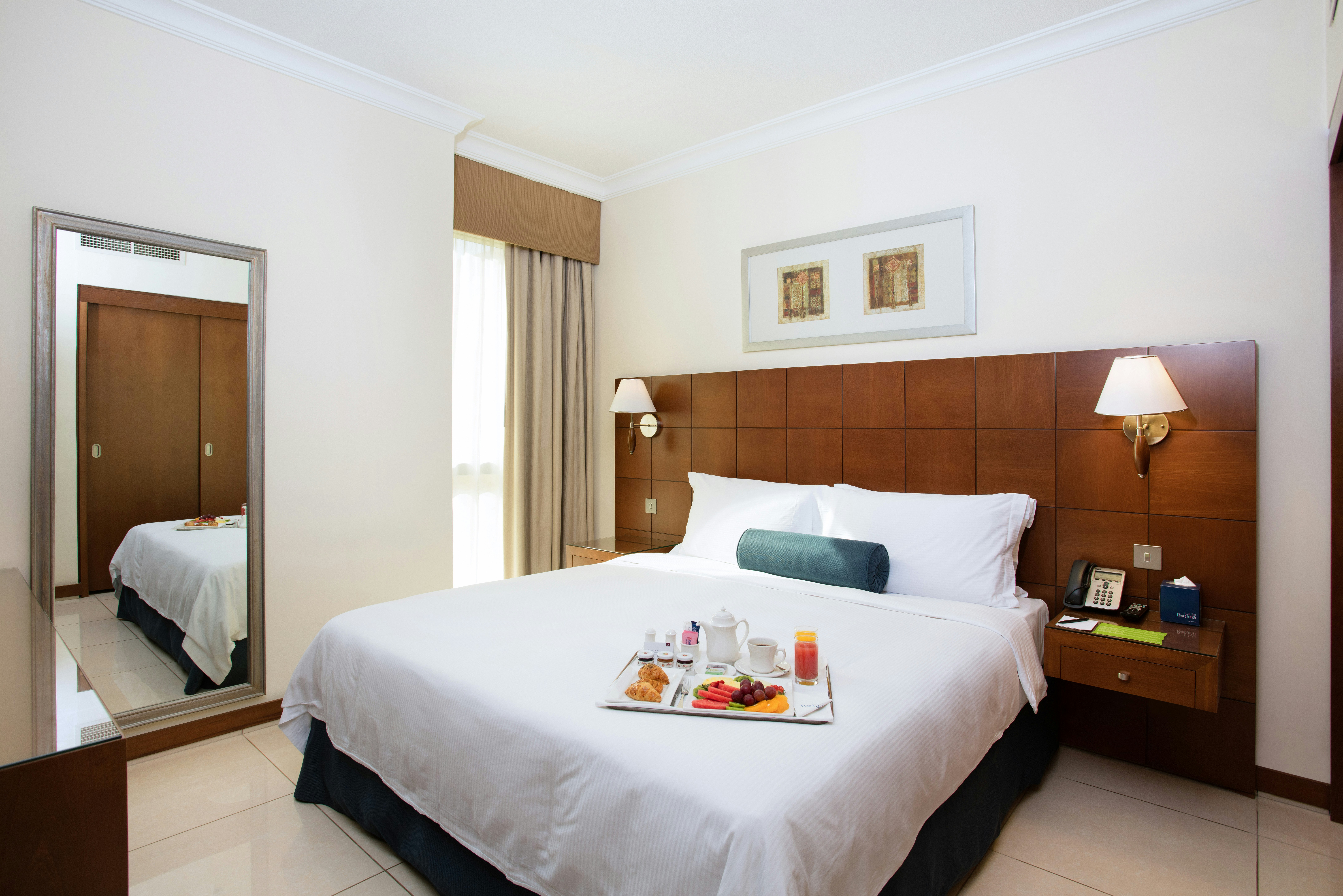 1 BEDROOM, SUITE, KING BED, CITY VIEW