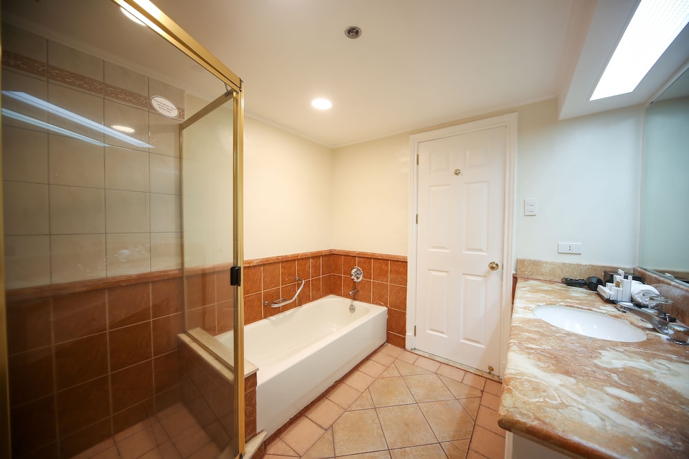 Infinity Towers Suites 18/50