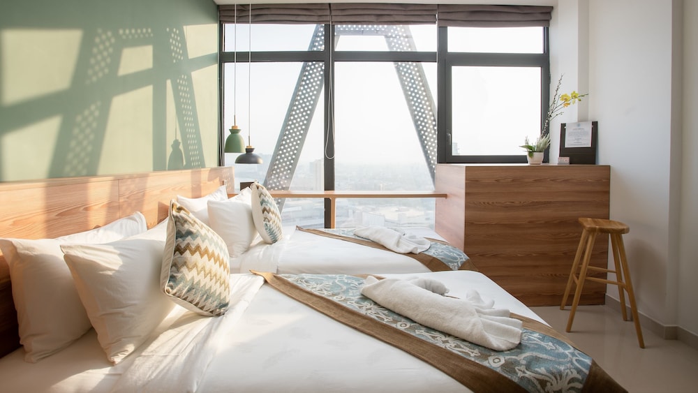 1 BEDROOM, LANDMARK, TWIN BEDS, RIVER VIEW