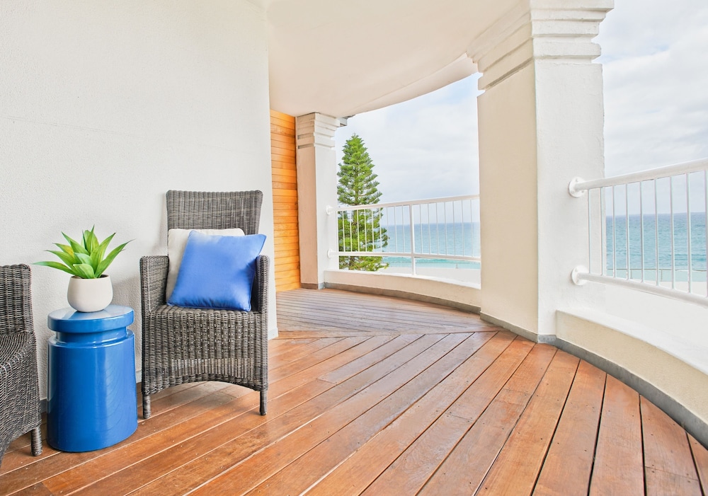Cottesloe Beach Hotel 37/68