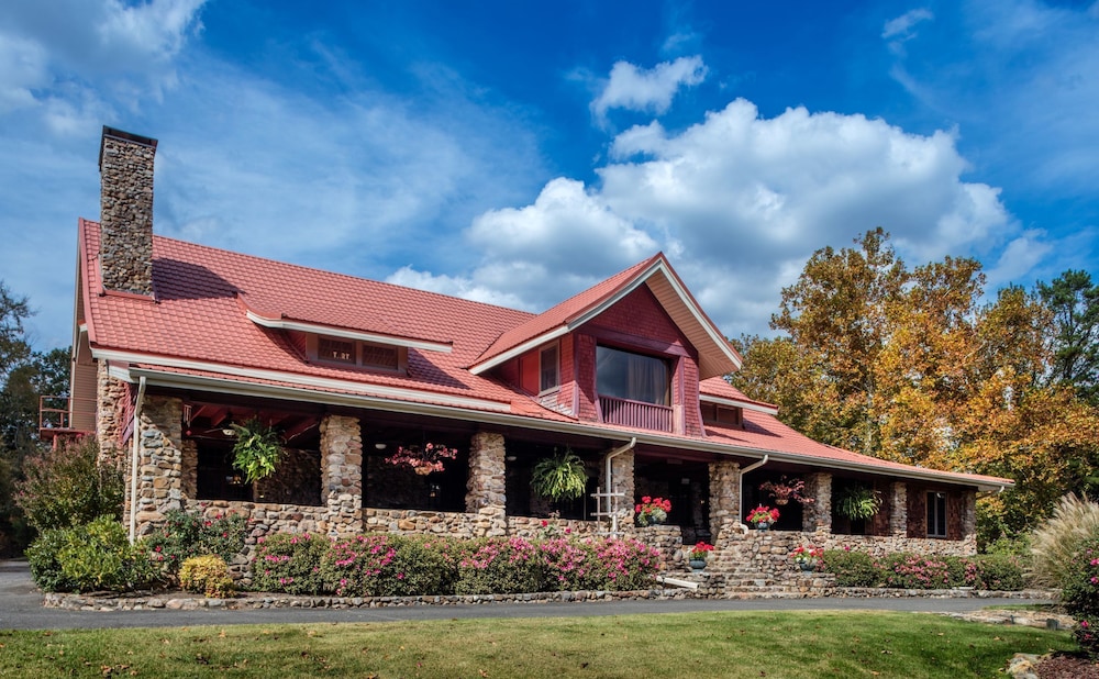 Hilltop Manor Bed and Breakfast 2/49