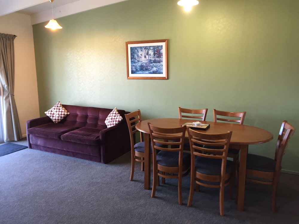 Spa Lodge Motel 25/49