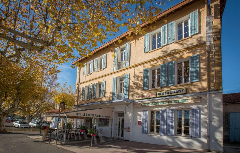 Hotel Restaurant Le Castel Fleuri 44/50