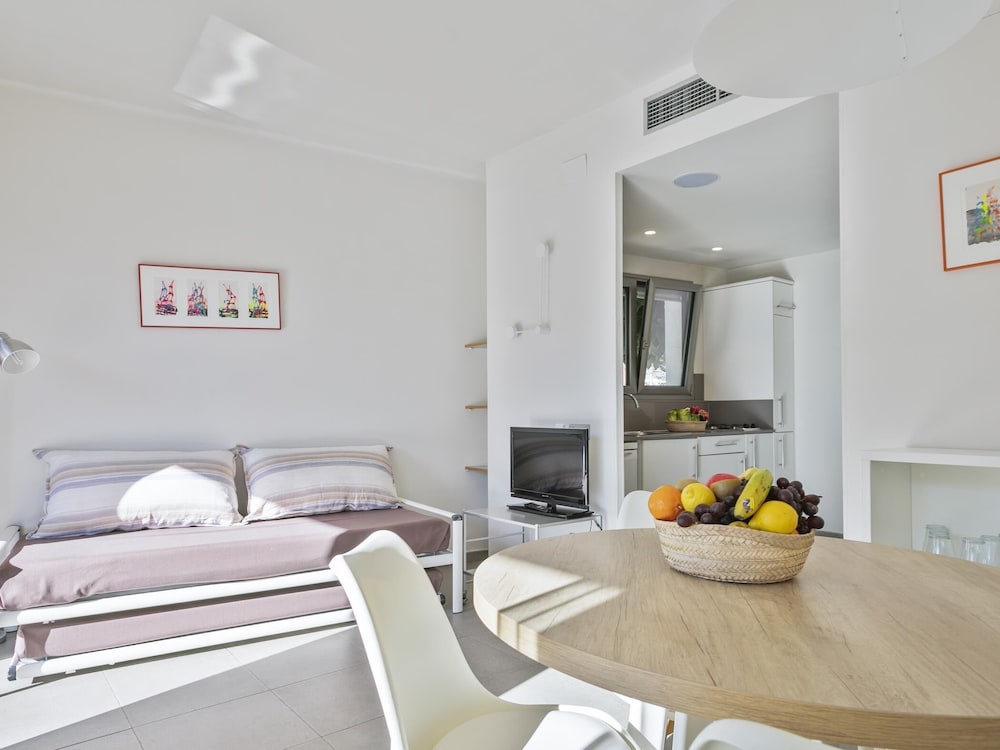 Castellmar Apartments 17/57