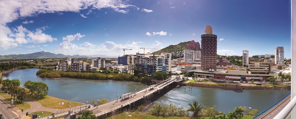 Oaks Townsville Gateway Suites 56/70