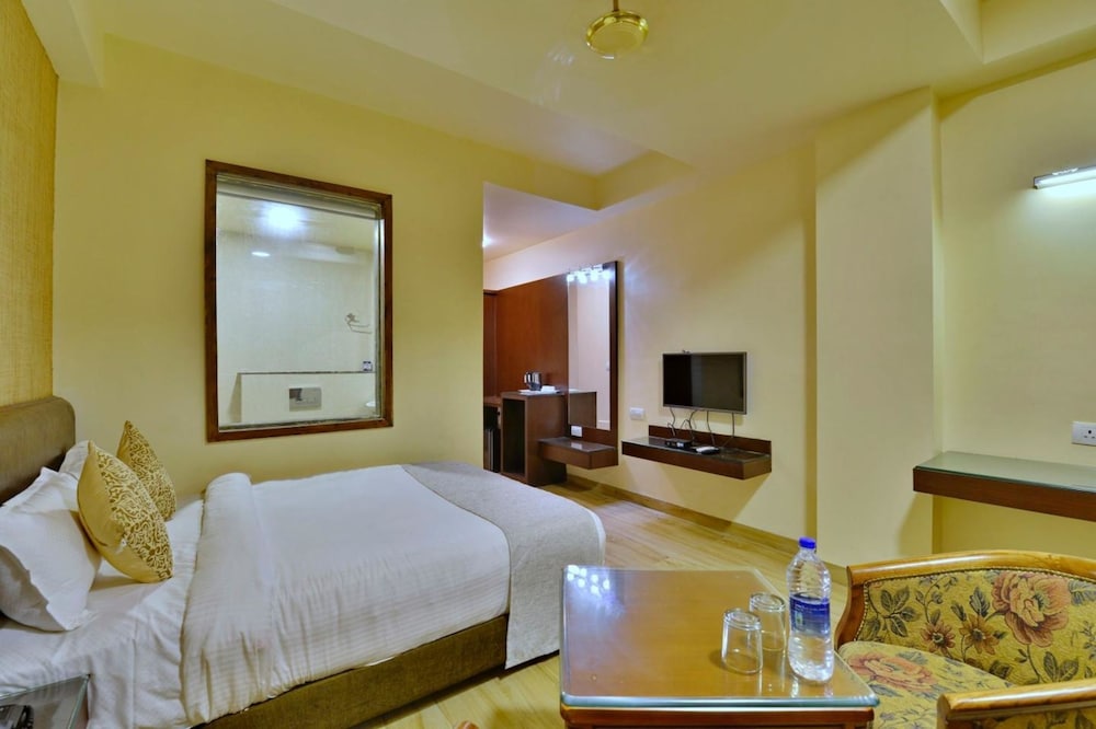 Hotel Mittal Avenue 10/22