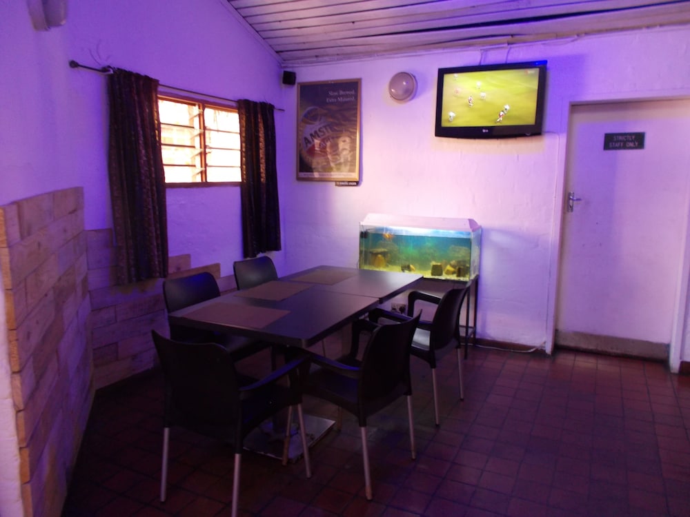 Ndeke Hotel 23/33