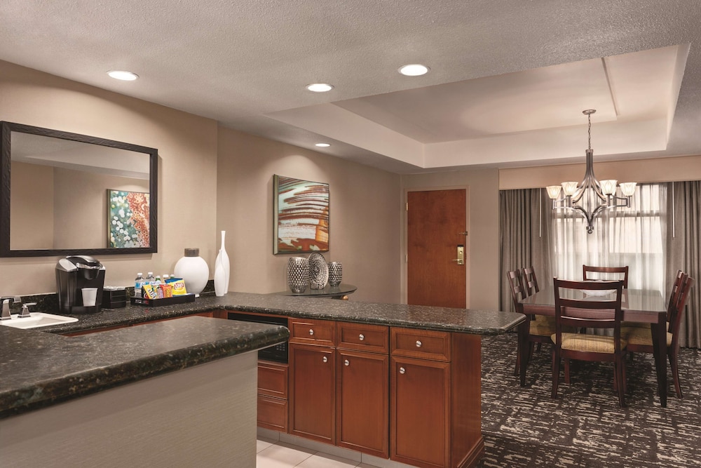 Embassy Suites by Hilton Franklin Cool Springs 42/75