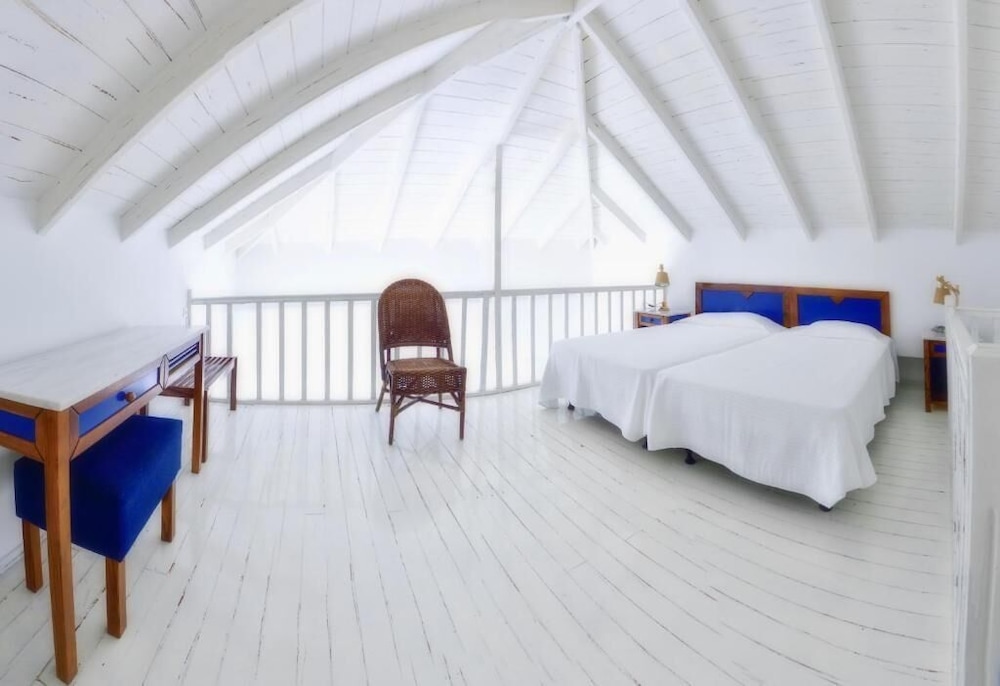 KALIDON BEACH HOTEL 7/15