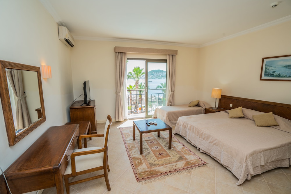 Amilla Beach Resort 12/50