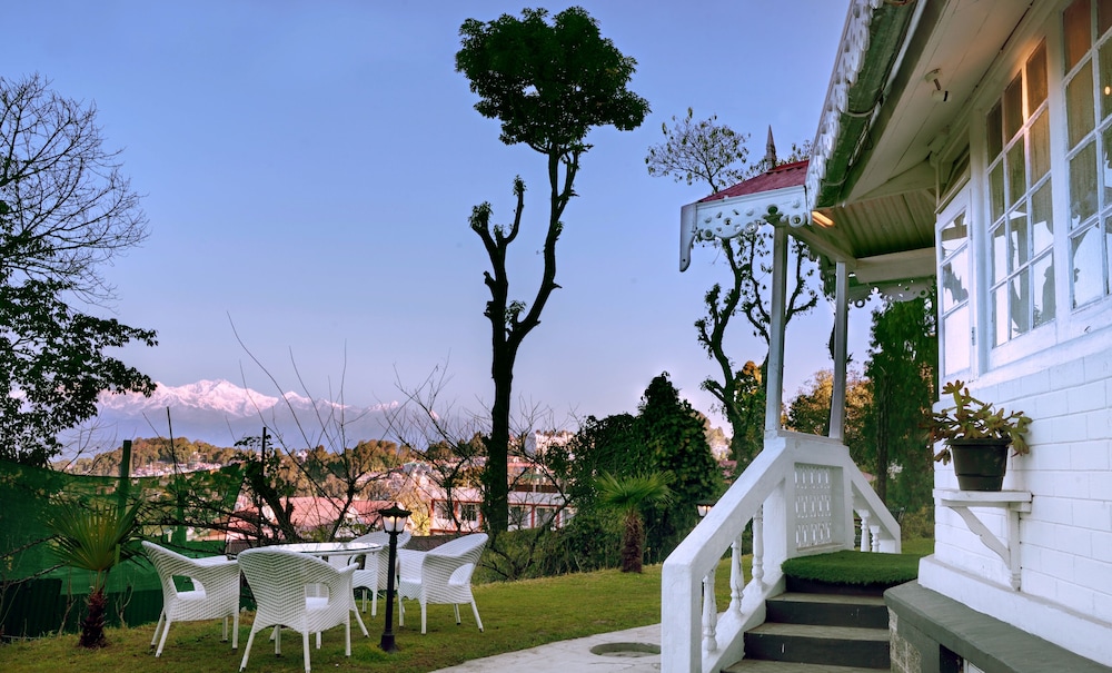 Summit Swiss Heritage Hotel 62/72