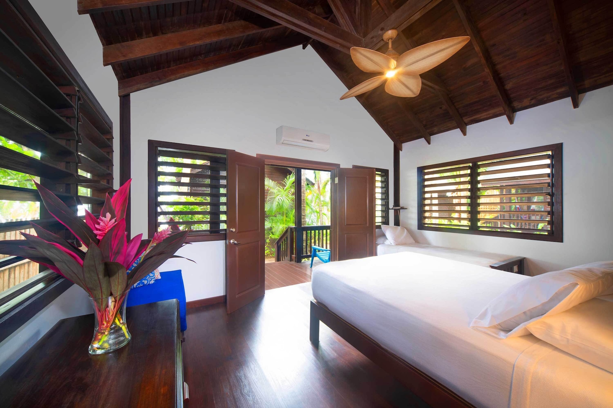 SUITE, SEA VIEW