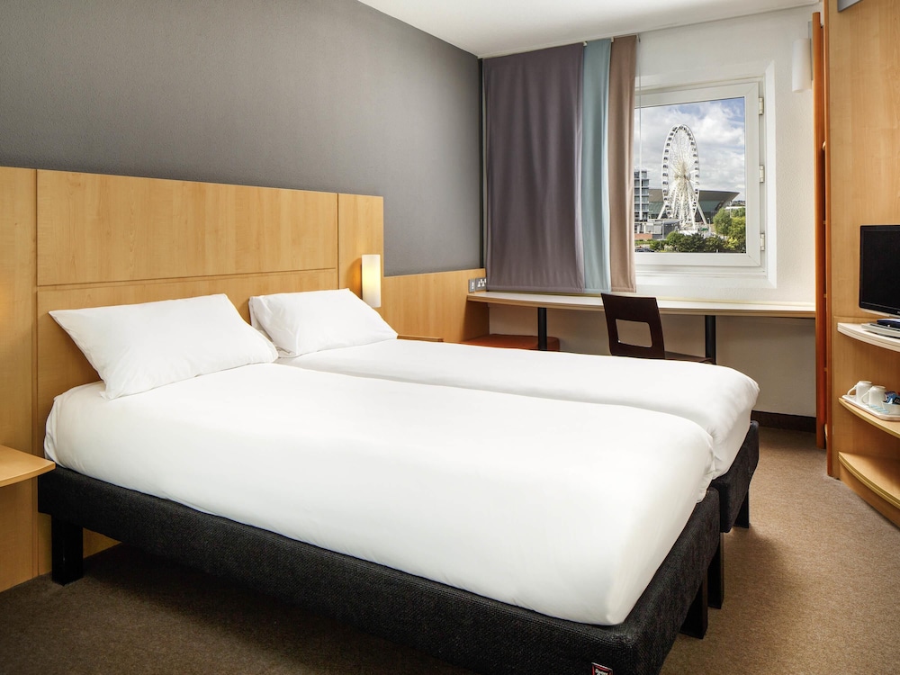 ibis London Thurrock M25 12/64