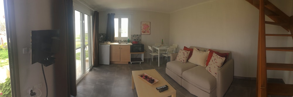 Daphne's Apartment 3/13