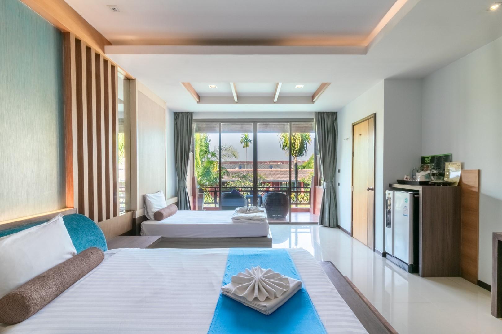 Deluxe, King Bed, Queen Bed, Pool View