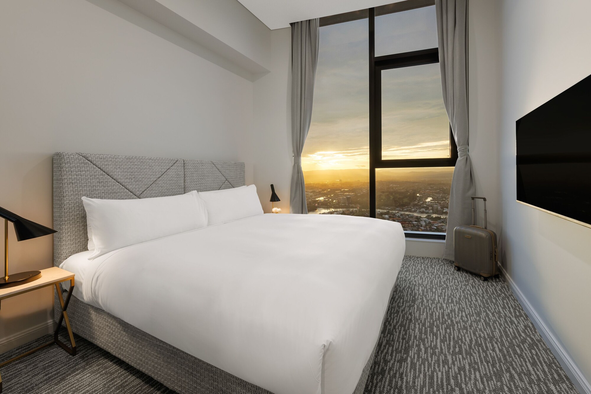2 Bedrooms, Suite, 2 King Beds, City Skyline View