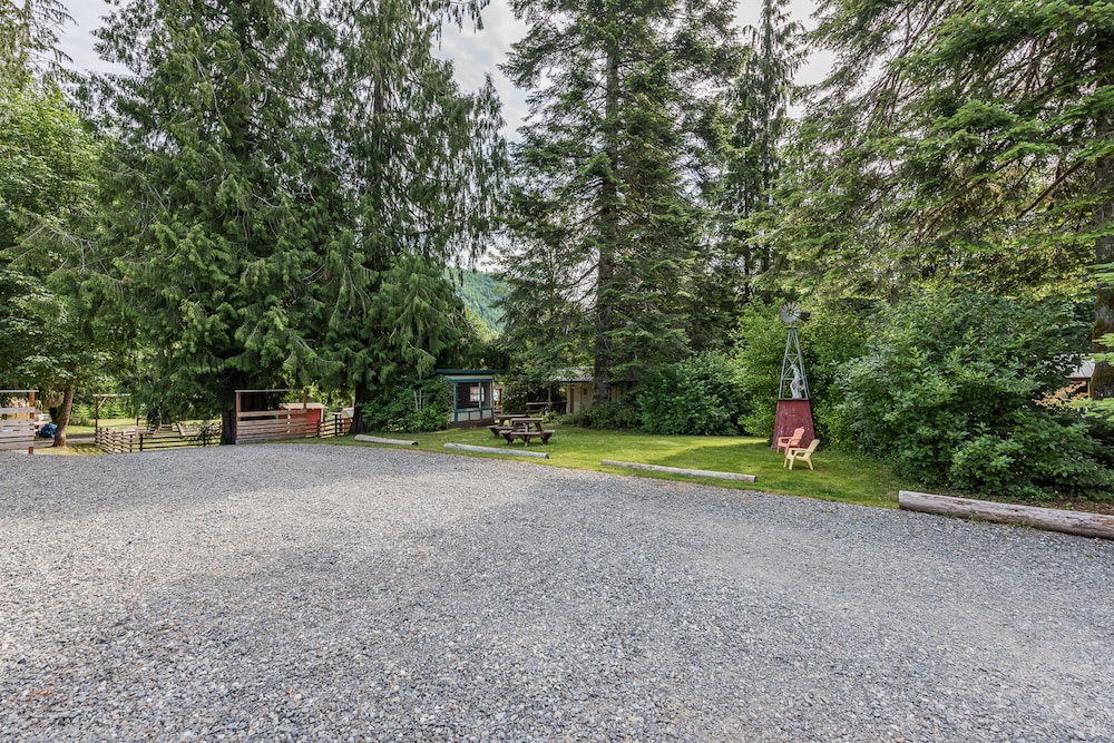 Emerald Valley Inn 62/74