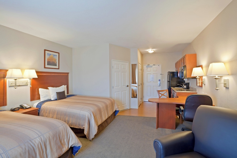 Candlewood Suites 15/48