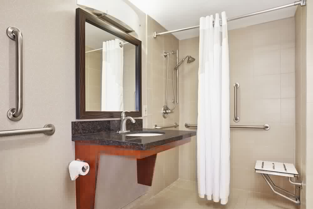 Holiday Inn Express Hampton Coliseum Central 22/80