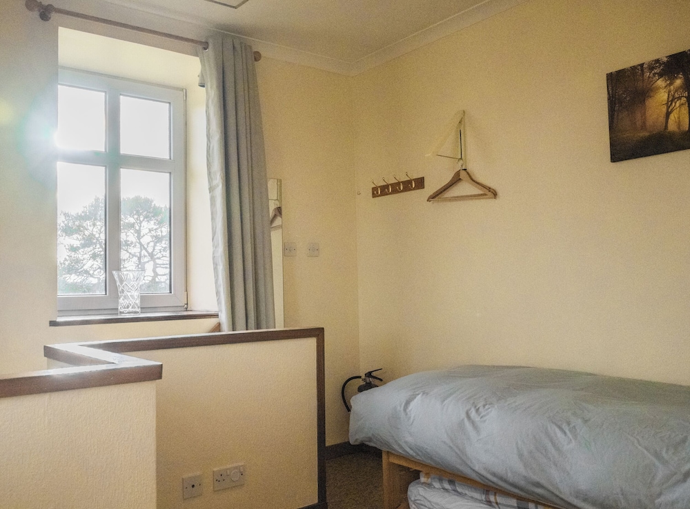 كوخ عائلي بسرير كينج وثلاثة أسرّة مع سرير سحّاب إضافي، Darwin Cottage Self Catering In Elgin 3/10