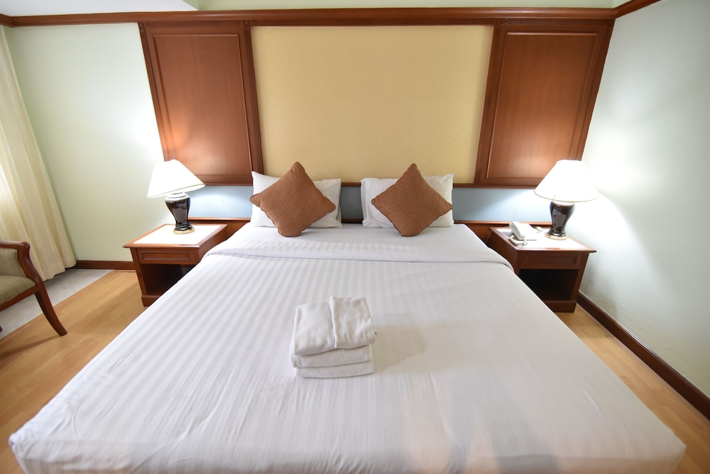 Asian Hotel Hatyai 24/72