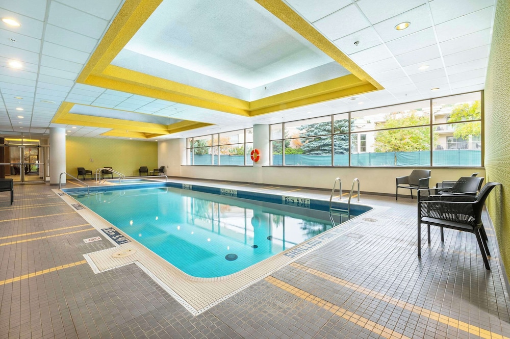 Allure Hotel & Conference Centre 25/50