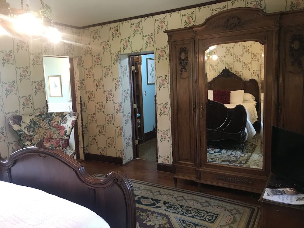 Nauvoo Grand Bed and Breakfast 24/51
