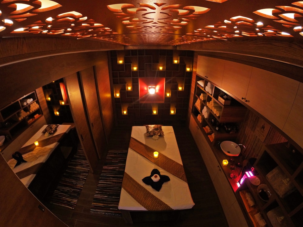 Opera Suite Hotel 25/50