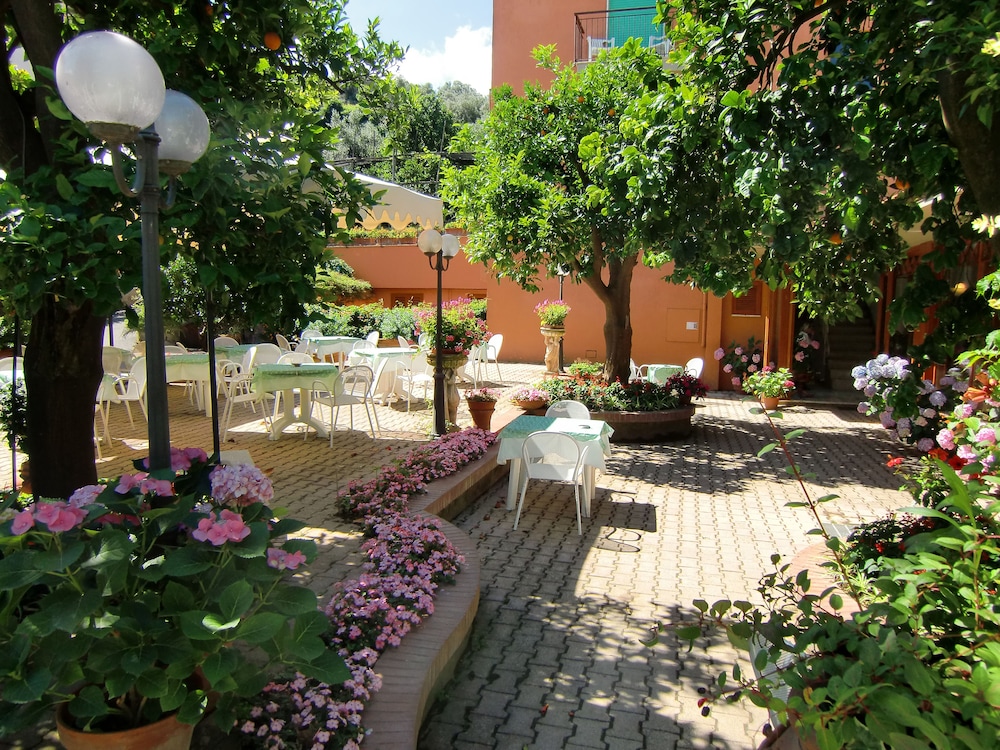 Hotel Girasole 51/55