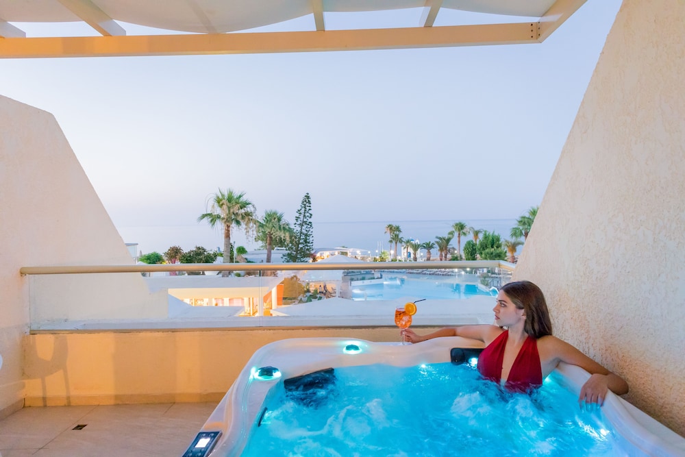 Golden Coast Beach Hotel 22/50