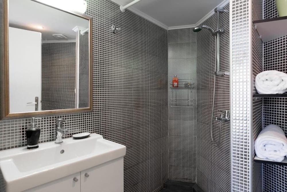 Mythos Suites Hotel 67/68
