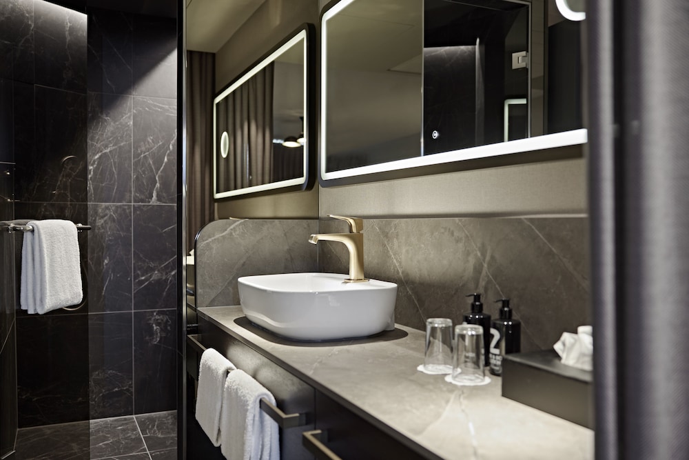 Lindner Hotel Dusseldorf Seestern, Part of Jdv by Hyatt 16/83