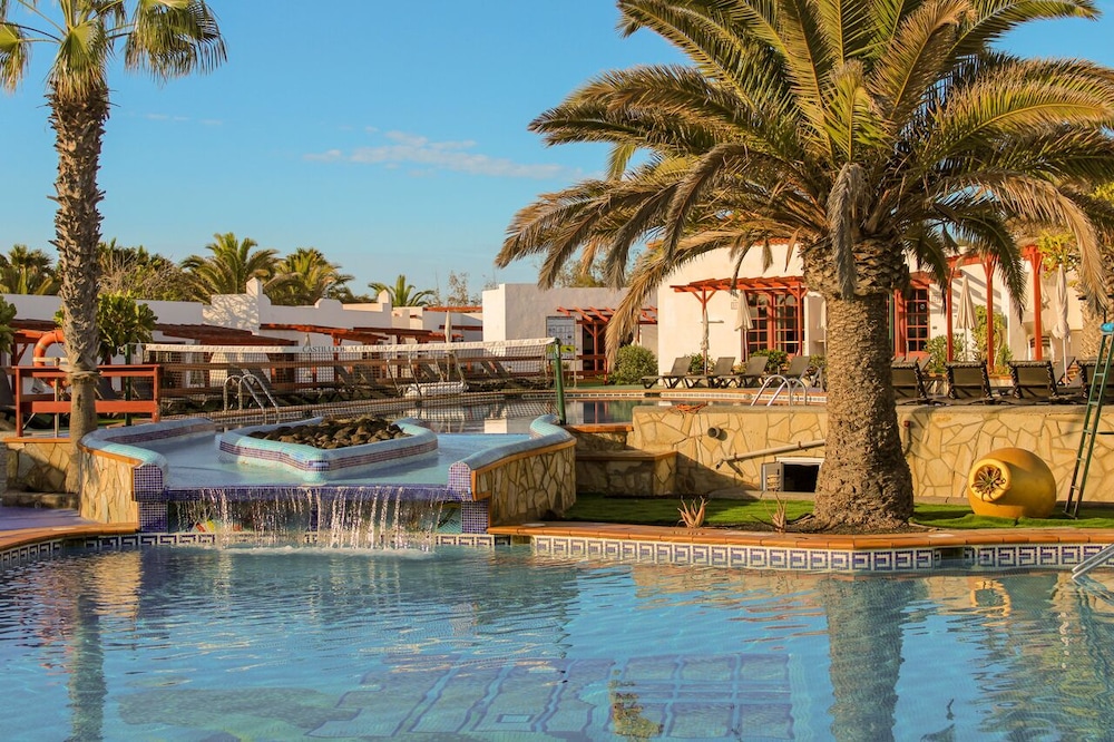 Castillo Beach Club35610 9/33