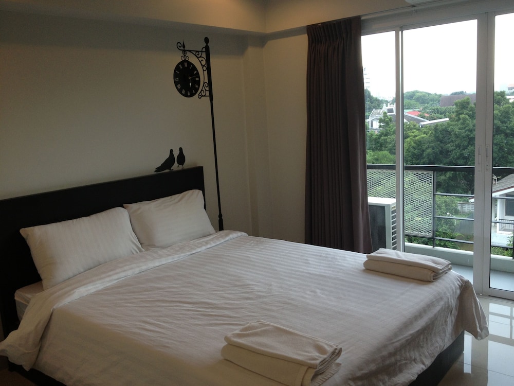 STUDIO, DOUBLE BED