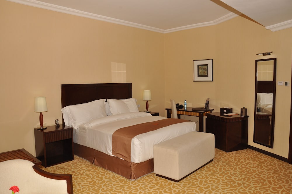 Capital Hotel And Spa 23/76