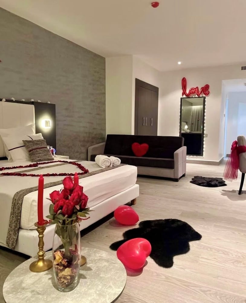 Hotel CH Chaker 8/23