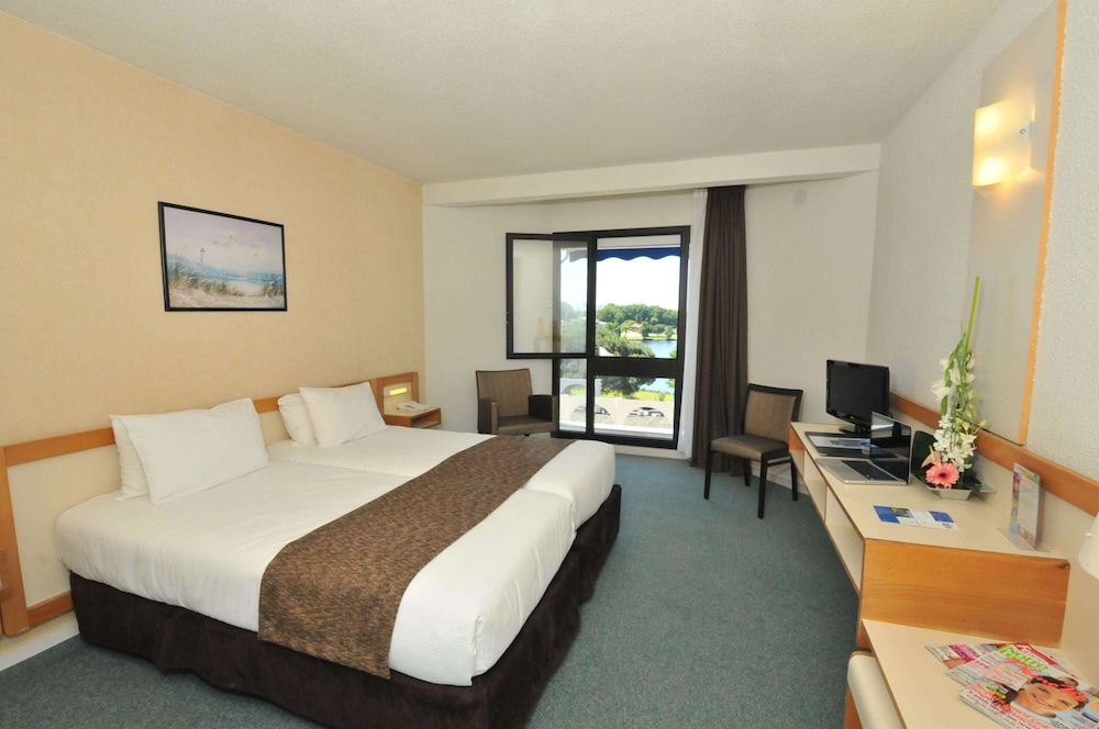 Brit Hotel Du Lac 8/43