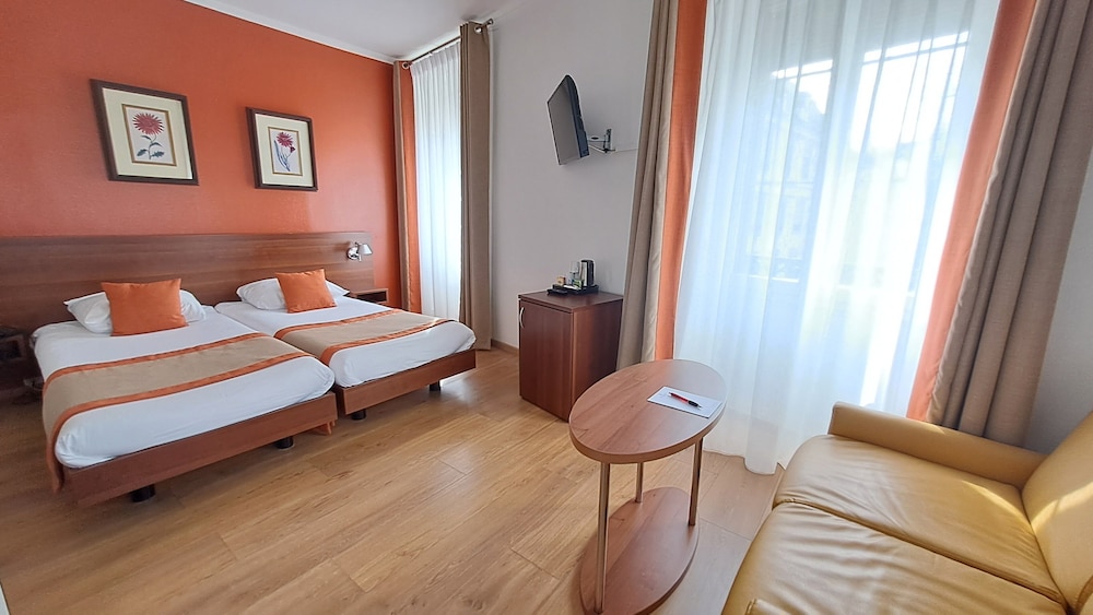 ROOM, TRIPLE