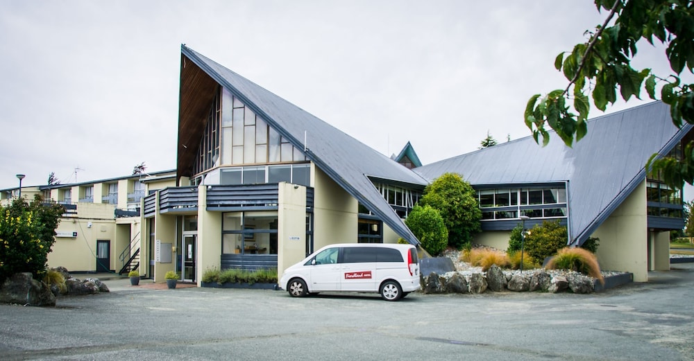 Fiordland Hotel Motel 50/54