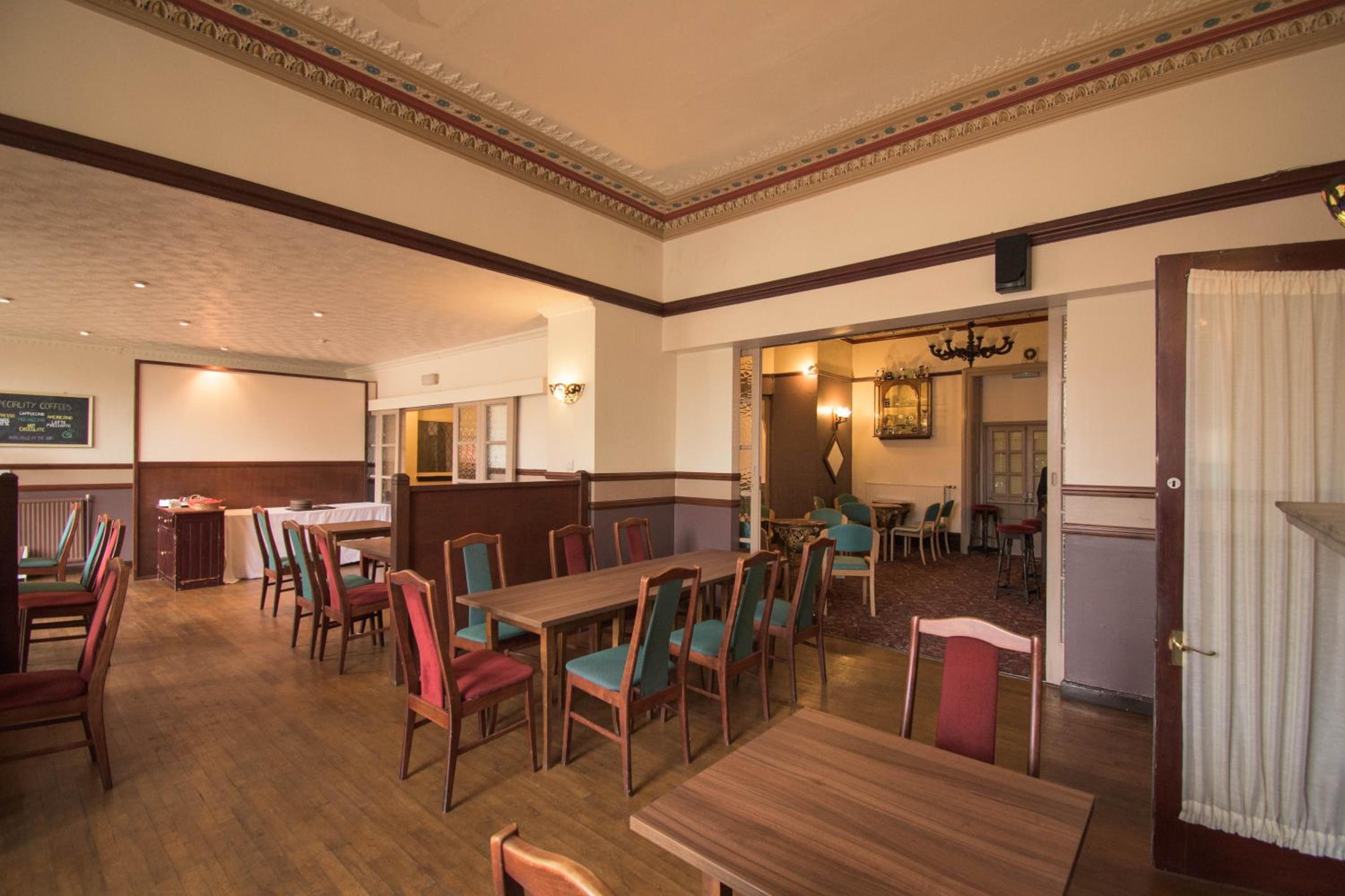 Pinegrove Hotel 15/28