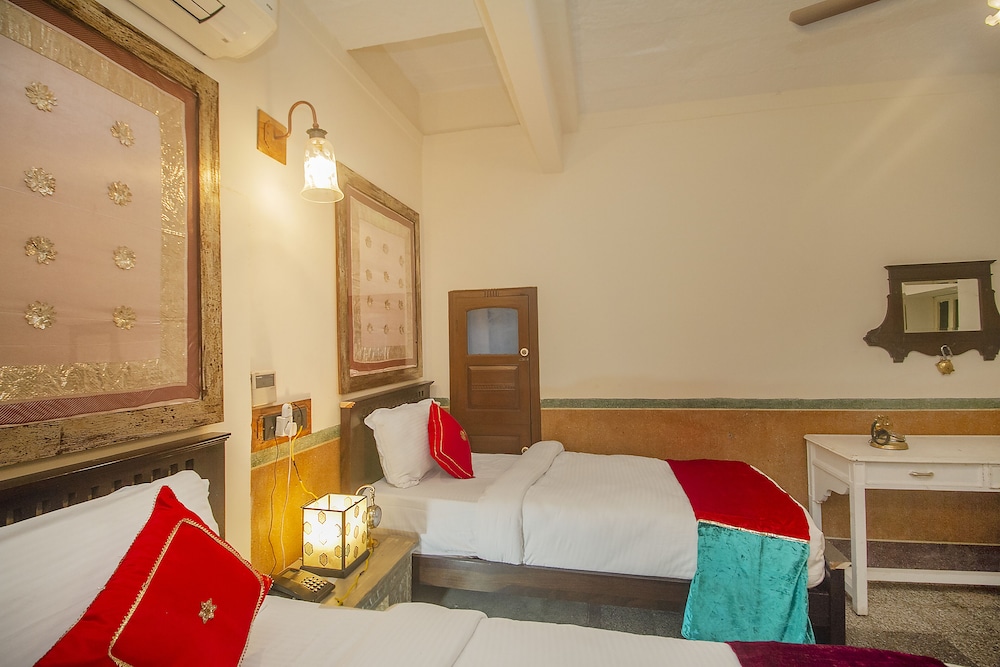 Amritara Manak Haveli, Jodhpur 23/63