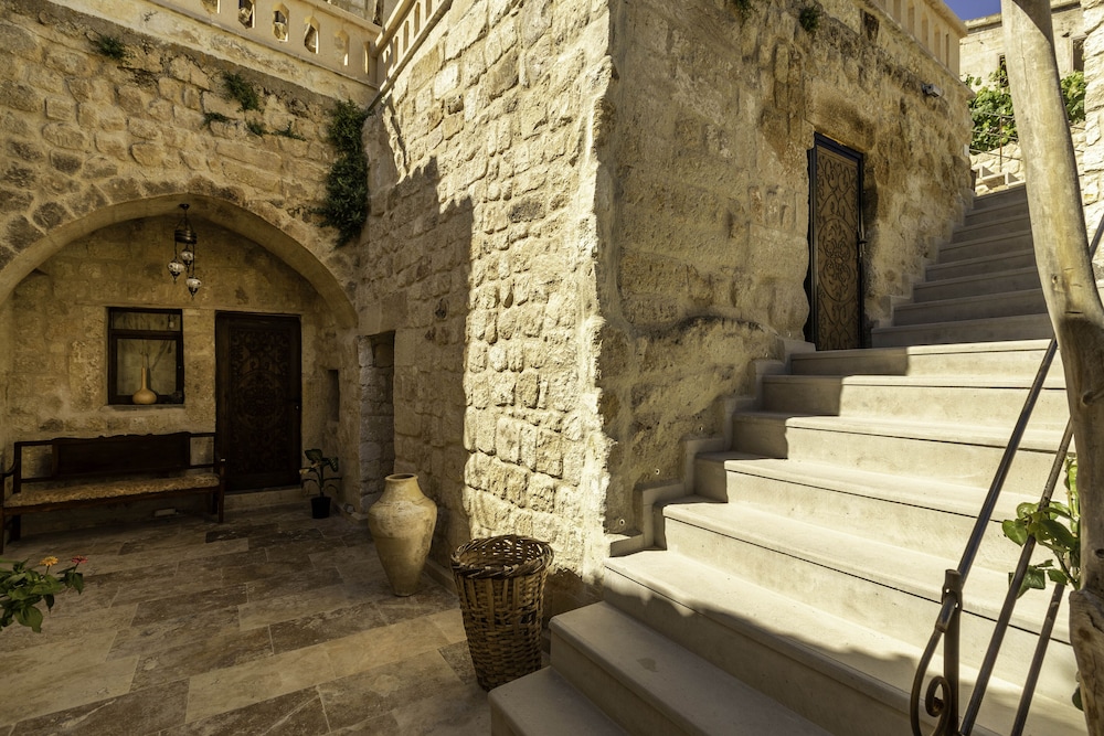 Kayata Cave Suites 34/50