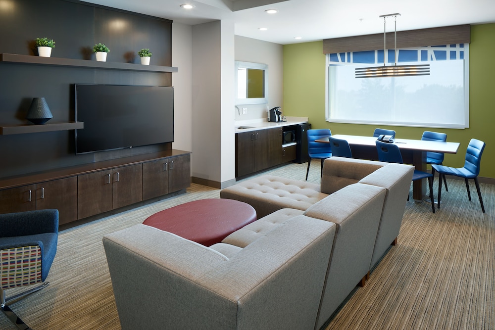 Holiday Inn Express Suites Cincinnati North Liberty Way 31/39