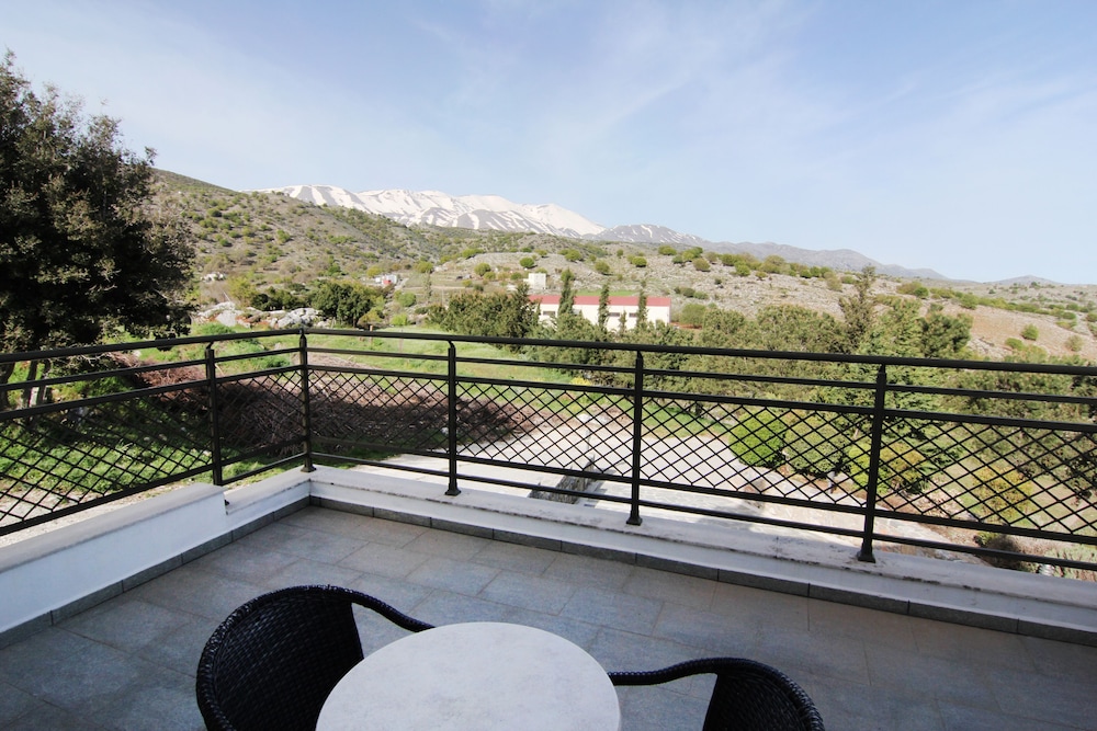 Delina Mountain Spa Resort 83/86
