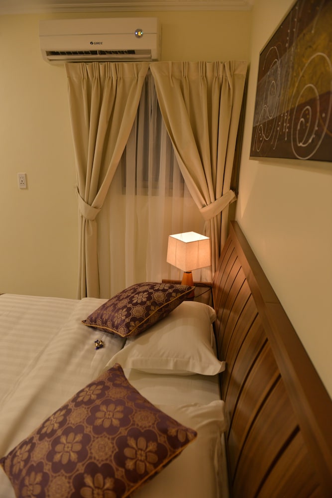البرج الأول للشقق الفندقية(The First Tower Hotel Apartment) 15/29