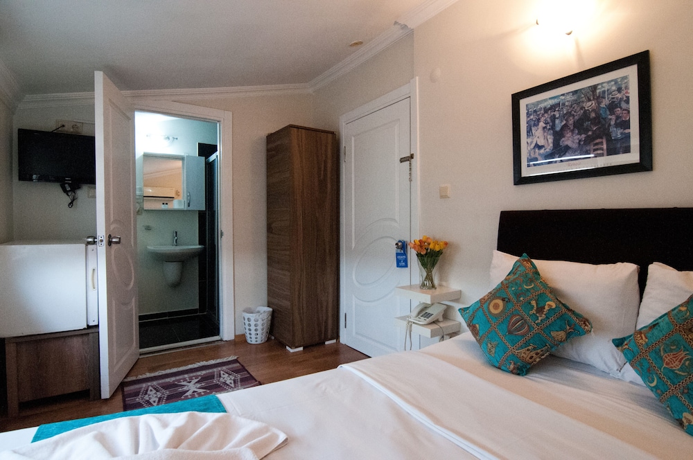 Taksim Trust Hotel (ex Ilya Pera Hotel) 21/63