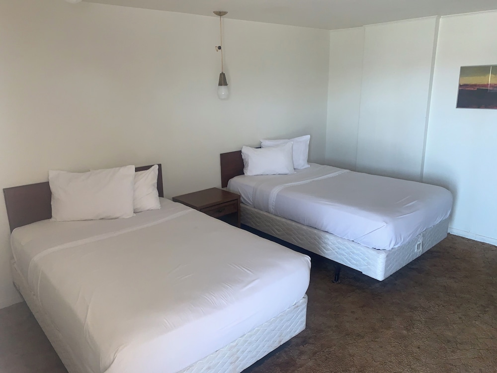 Sawmill Inn 6/33