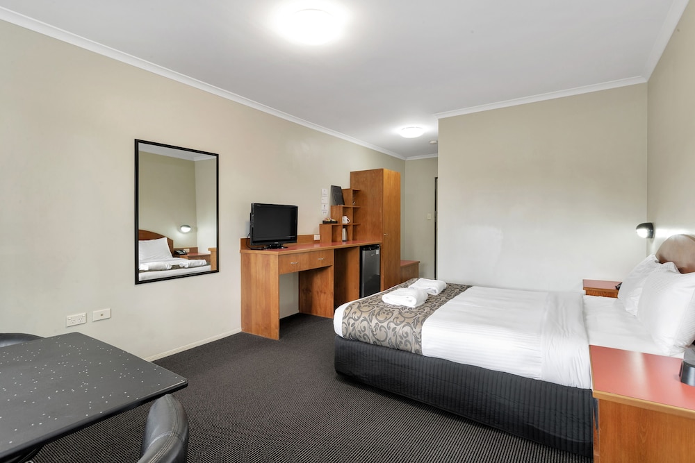 MACKAY RESORT MOTEL 36/65