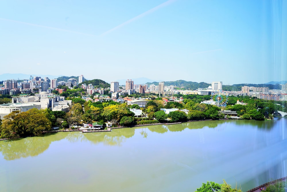 Fuzhou Lakeside Hotel 45/48