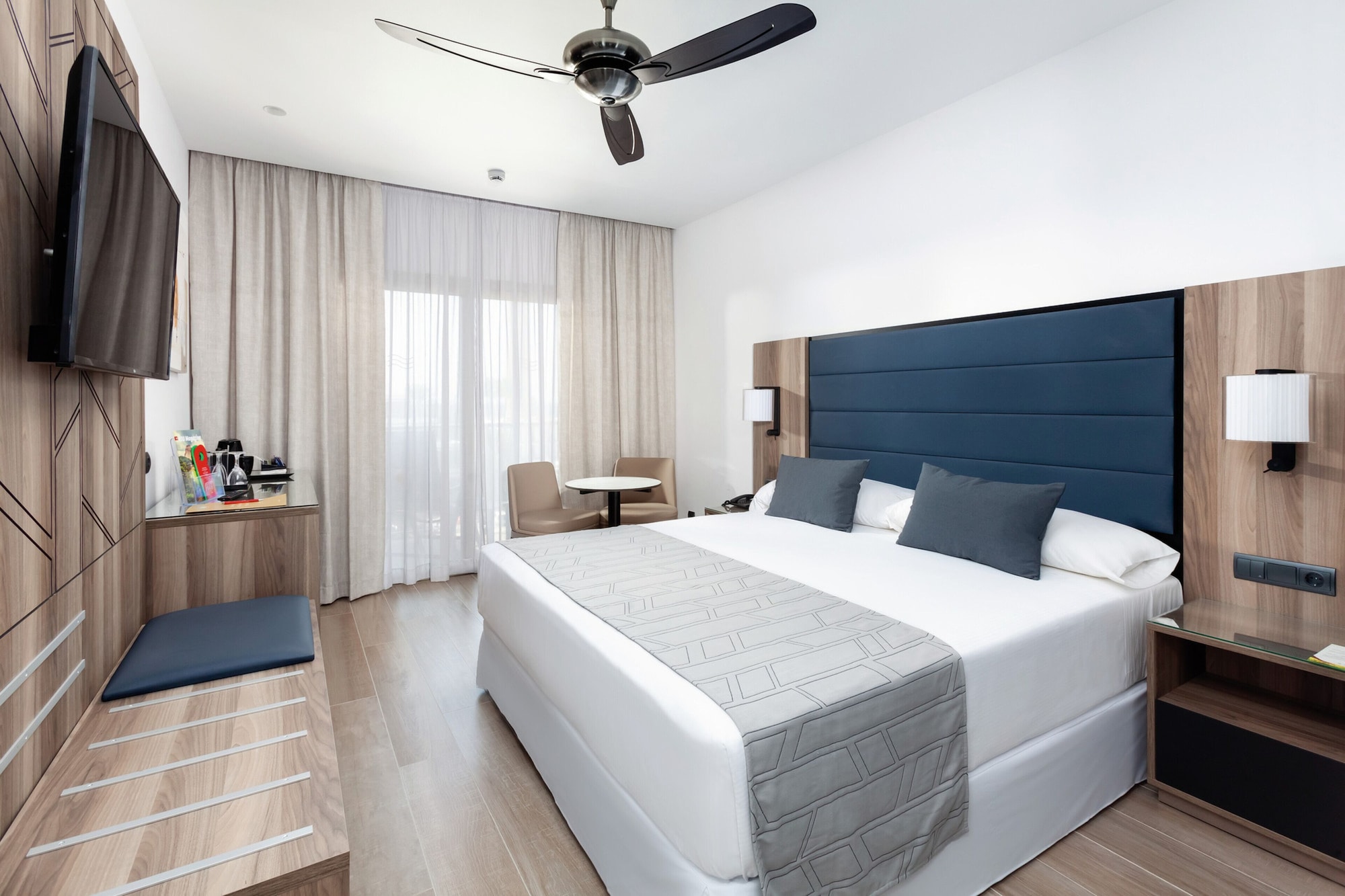 Room, King Bed, Sea Side, Balcony, Small, Accessible